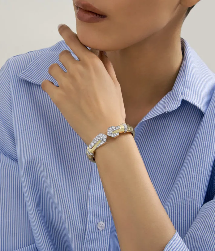 David Webb Bracelets*Park Avenue Deco Bangle, Hammered 18K Gold